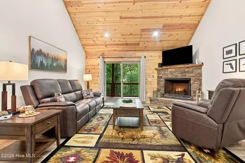 Living - 29 Copper Fox Cor, Murphy, NC 28906 photo 2 of 3