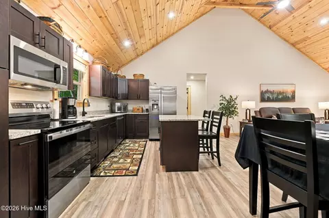Kitchen - 29 Copper Fox Cor, Murphy, NC 28906 photo 1 of 4