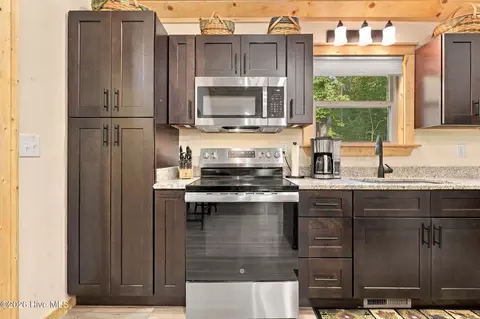 Kitchen - 29 Copper Fox Cor, Murphy, NC 28906 photo 3 of 4