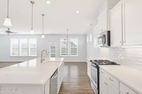 Kitchen - 13 Meon Ln, Hampstead, NC 28443 photo 3 of 6