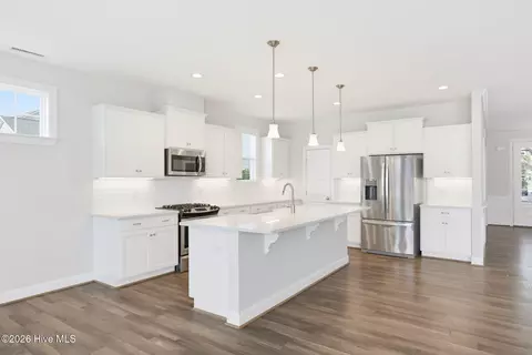 Kitchen - 13 Meon Ln, Hampstead, NC 28443 photo 4 of 6