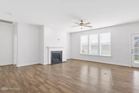 Living - 13 Meon Ln, Hampstead, NC 28443 photo 4 of 6