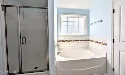 Bath - 3269 Windwood St, Evans, GA 30809 photo 2 of 4