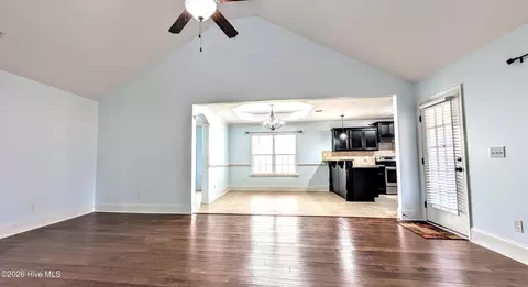 Living - 3269 Windwood St, Evans, GA 30809 photo 5 of 12