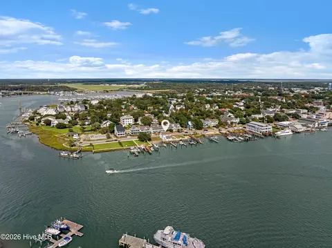 122 Front St #&, Beaufort, NC 28516
