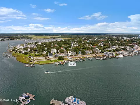 122 Front St #&  5, Beaufort, NC 28516