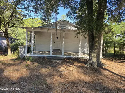 10 Godwin Rd, Elizabethtown, NC 28337