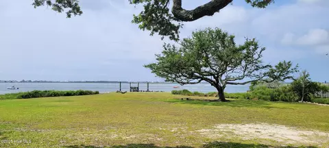 202 S 34th St, Morehead City, NC 28557