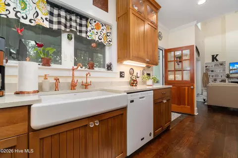 Kitchen - 174 Marsh Run, Oriental, NC 28571 photo 5 of 5