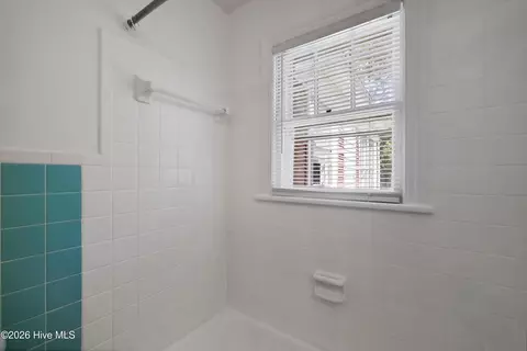 Bath - 1602 Heard Ave, Augusta, GA 30904 photo 2 of 3