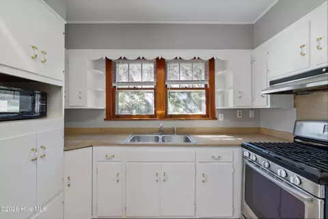 Kitchen - 1602 Heard Ave, Augusta, GA 30904 photo 2 of 3