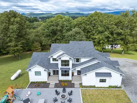 300 Sherwood Forest Dr, Hayesville, NC 28904