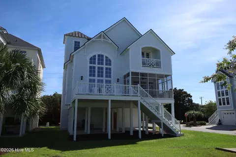 101 Sound Side Dr, Atlantic Beach, NC 28512