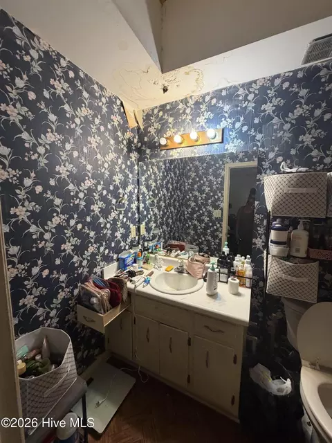 Bath - 2163 Faircrest Ave, Augusta, GA 30906 photo 1 of 2