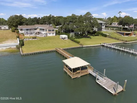 8120 Bald Eagle Ln, Wilmington, NC 28411