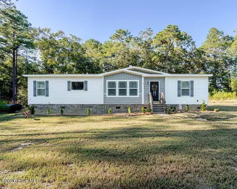 80 Oak Dr, Elizabethtown, NC 28337