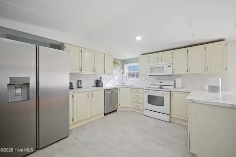 1004 Kayla Ct, Elizabeth City, NC 27909
