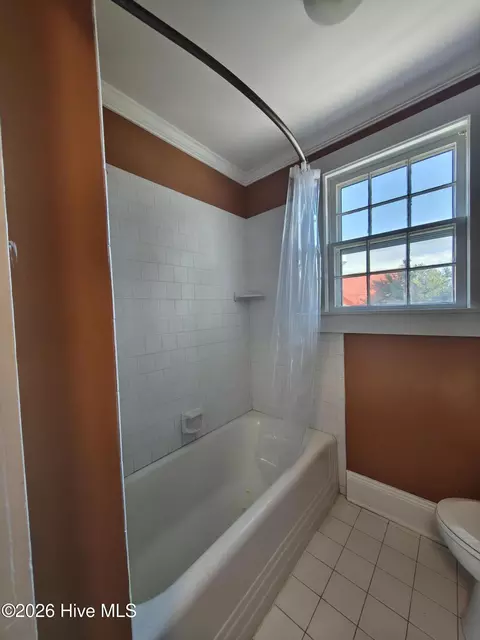 Bath - 406-408 E 2nd St, Washington, NC 27889 photo 4 of 4