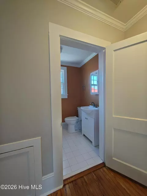 Bath - 406-408 E 2nd St, Washington, NC 27889 photo 3 of 4