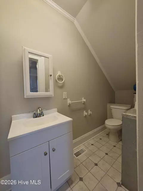 Bath - 406-408 E 2nd St, Washington, NC 27889 photo 2 of 4