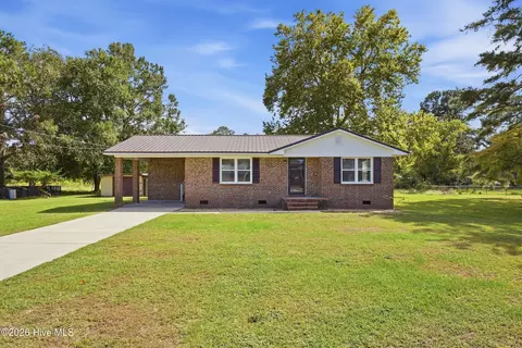 109 E Walnut St, Bladenboro, NC 28320