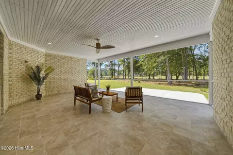 Exterior - 212 E Winding Way, Wallace, NC 28466 photo 5 of 6