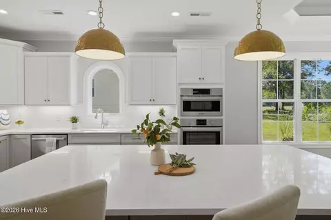 Kitchen - 212 E Winding Way, Wallace, NC 28466 photo 4 of 10