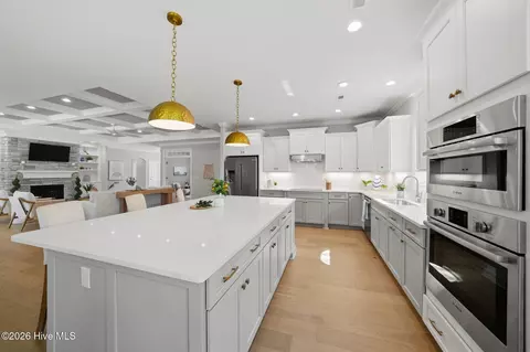 Kitchen - 212 E Winding Way, Wallace, NC 28466 photo 6 of 10