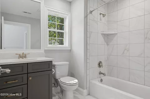 Bath - 212 E Winding Way, Wallace, NC 28466 photo 6 of 6