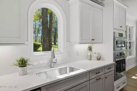 Kitchen - 212 E Winding Way, Wallace, NC 28466 photo 10 of 10