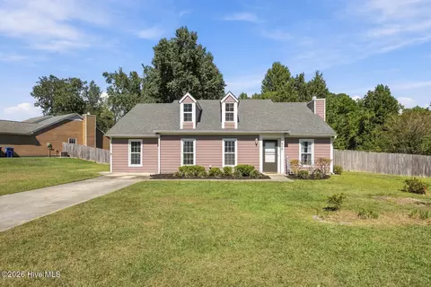 530 Shadowridge Rd, Jacksonville, NC 28546