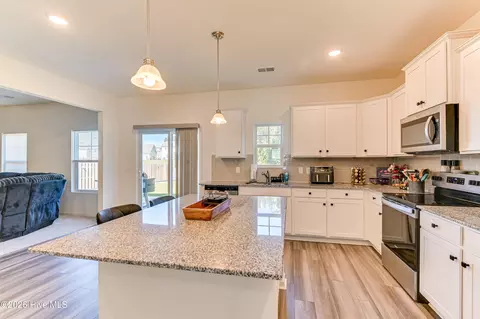 Kitchen - 339 Suncrest Ct, Augusta, GA 30906 photo 5 of 6