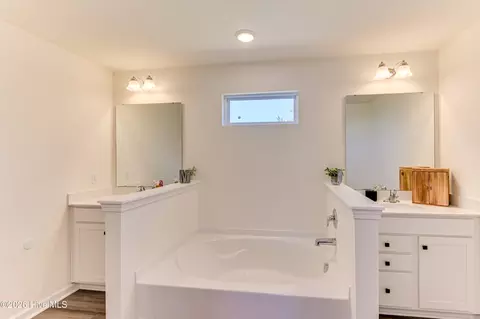 Bath - 339 Suncrest Ct, Augusta, GA 30906 photo 2 of 3