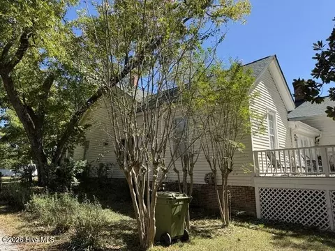 Exterior - 209 Lee St, Thomson, GA 30824 photo 4 of 10