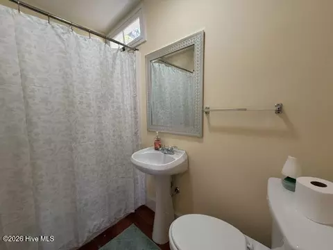 Bath - 209 Lee St, Thomson, GA 30824 photo 3 of 3