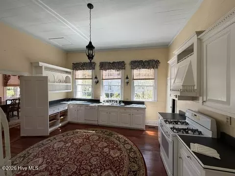 Kitchen - 209 Lee St, Thomson, GA 30824 photo 1 of 2
