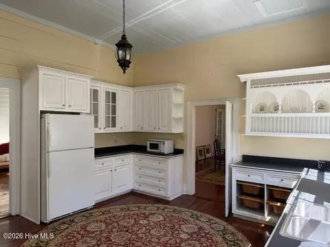 Kitchen - 209 Lee St, Thomson, GA 30824 photo 2 of 2