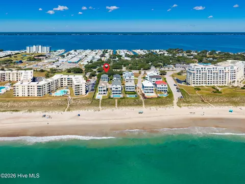 106 Ocean Bluff Dr, Indian Beach, NC 28512