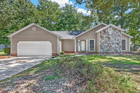 439 Candlewood Dr, Jacksonville, NC 28540