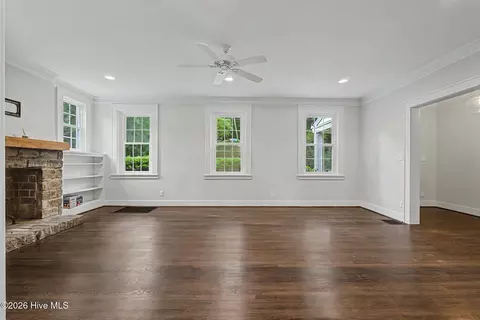 Living - 2911 Lombardy Ct, Augusta, GA 30909 photo 2 of 3