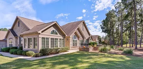 125 W Chelsea Ct, Southern Pines, NC 28387