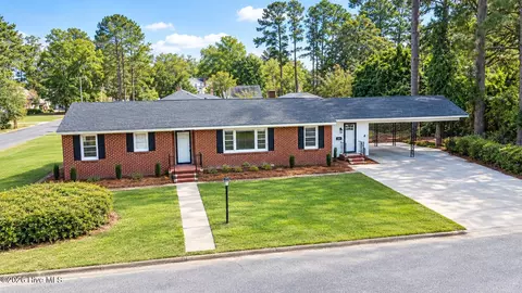 1215 N Respess St, Washington, NC 27889