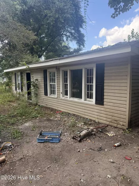 1068 Sullivan Rd, Kinston, NC 28504