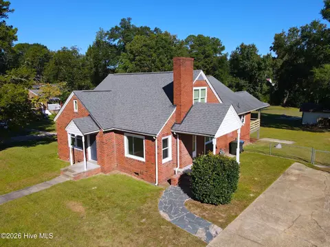 217 E Donaldson Ave, Raeford, NC 28376