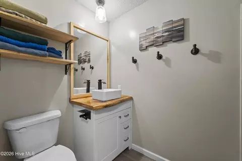 Bath - 5666 Virginia Ave, Thomson, GA 30824 photo 1 of 4
