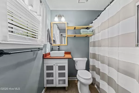 Bath - 5666 Virginia Ave, Thomson, GA 30824 photo 3 of 4