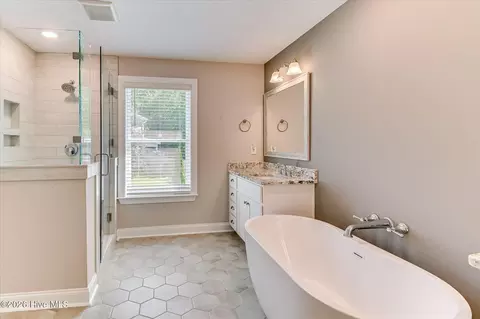 Bath - 735 Spotswood Dr, Evans, GA 30809 photo 2 of 6