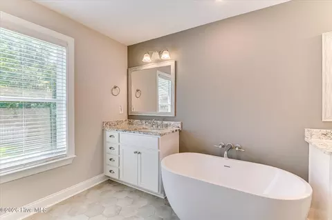 Bath - 735 Spotswood Dr, Evans, GA 30809 photo 4 of 6