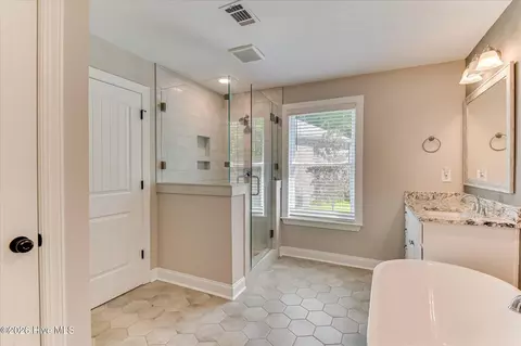 Bath - 735 Spotswood Dr, Evans, GA 30809 photo 3 of 6