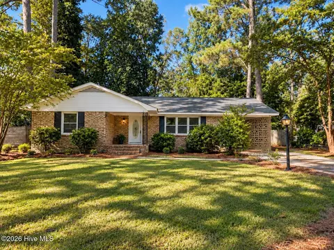 235 Oak St, Wallace, NC 28466